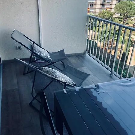 Climatise Avec Piscine, Vue Sainte-Maxime