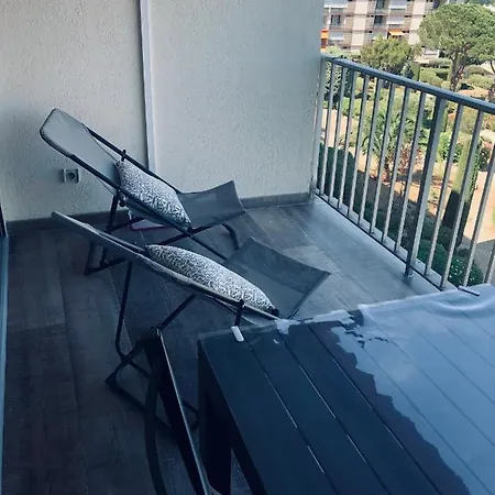Climatisé Avec Piscine, Vue Sainte-Maxime